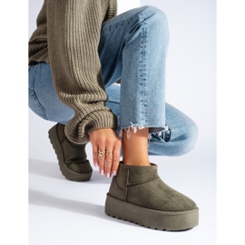 Bottes de neige vertes sur la plateforme Shelovet 1