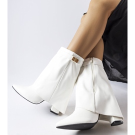 Bottes blanches à dessus retroussé d'Aya 2