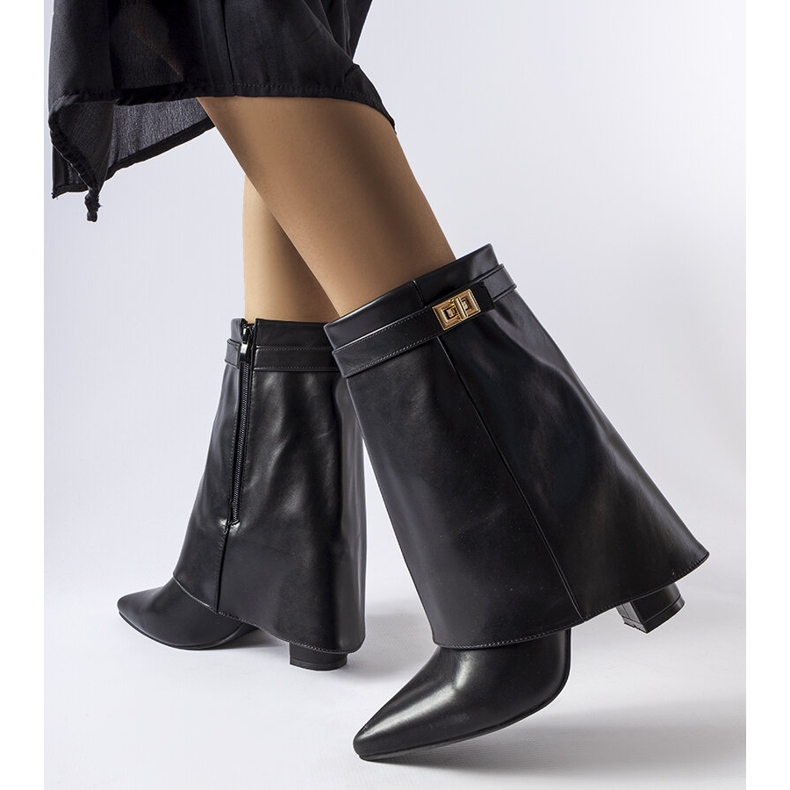 Bottes noires à dessus retroussé de Aya 1