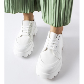 Chaussures blanches à semelle Pointe massive 2