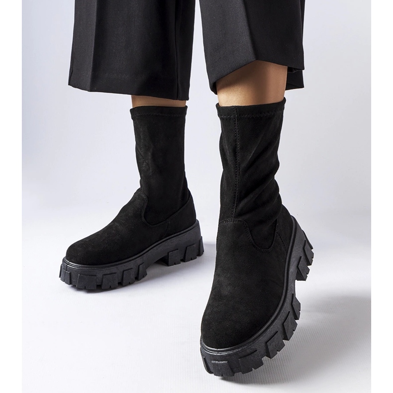 Inna Bottines en daim noir et chaussettes de Pancrazio eco-suède 1