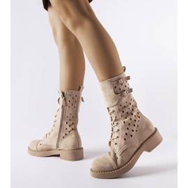Bottes beiges ajourées de Legault 1