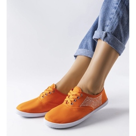 Baskets orange à strass de Godfrey 1