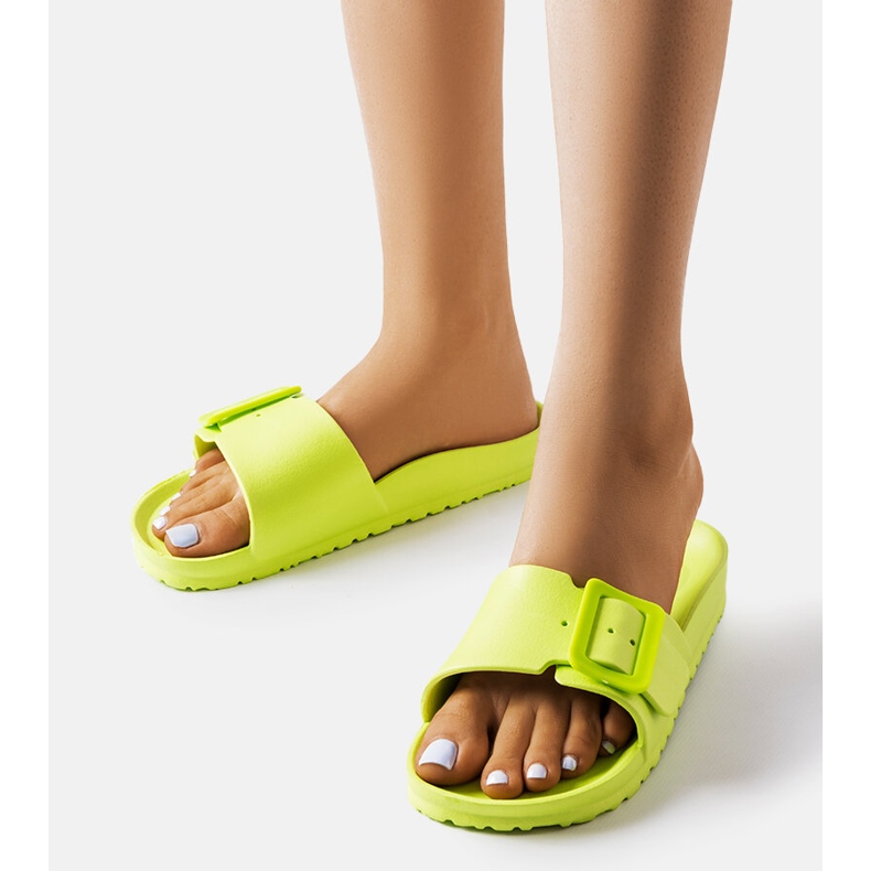 Claquettes vertes en caoutchouc avec boucle Nelm 1