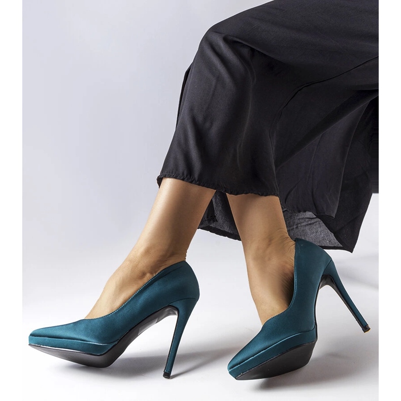 Escarpins en satin vert foncé de Silje 1