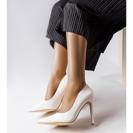 Escarpins blancs classiques Delis blanche 1