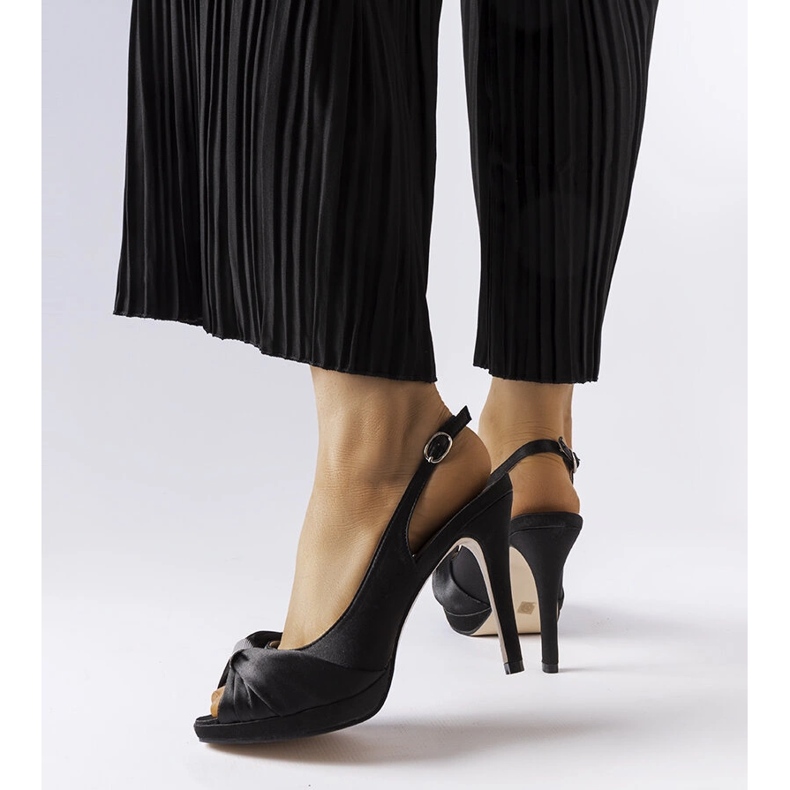 Sandales noires à talons Crispin 1