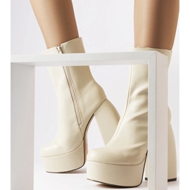 Bottes à talons hauts beiges de Baratti 2 Bottes à talons hauts beiges de Baratti 2