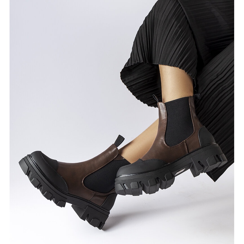 Bottes à enfiler marron foncé de Sibyla brun 1 Bottes à enfiler marron foncé de Sibyla brun 1