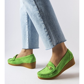 Mocassins compensés en daim verts de Canis 1