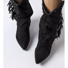 Bottes cowboy en daim noir à pompons de Soeurs le noir 2