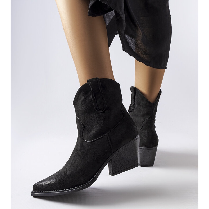 Bottes de cowboy noires de Christi le noir 1 Bottes de cowboy noires de Christi le noir 1