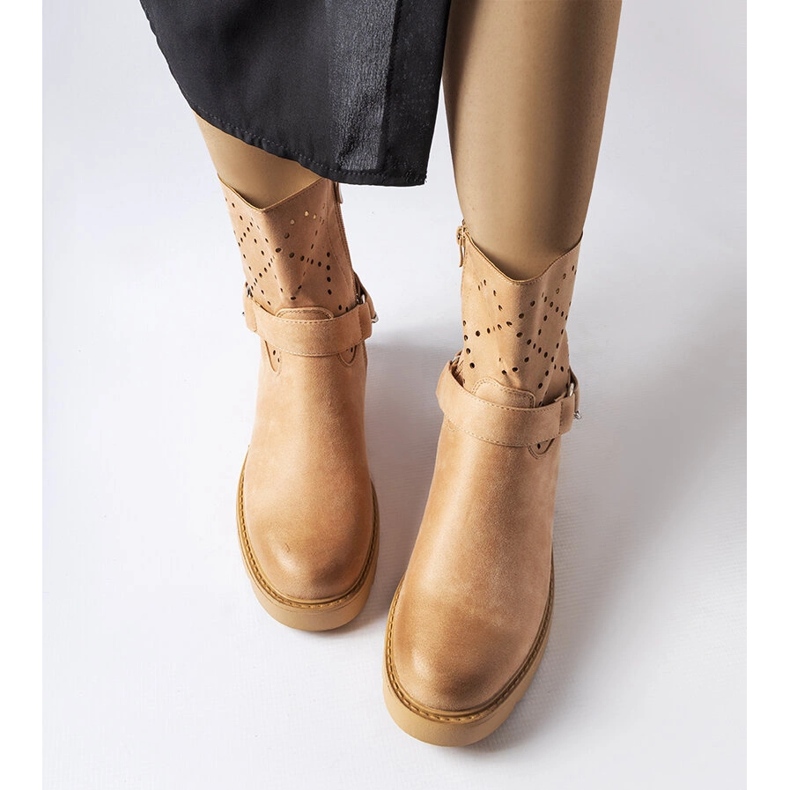 Bottines beiges ajourées avec chaîne de Procopio 1