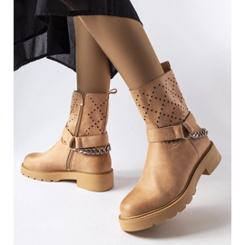 Bottines beiges ajourées avec chaîne de Procopio 2