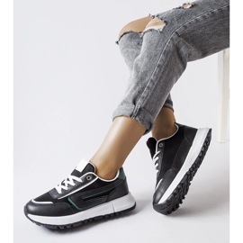 Inna Baskets noires avec accent vert Tod 1