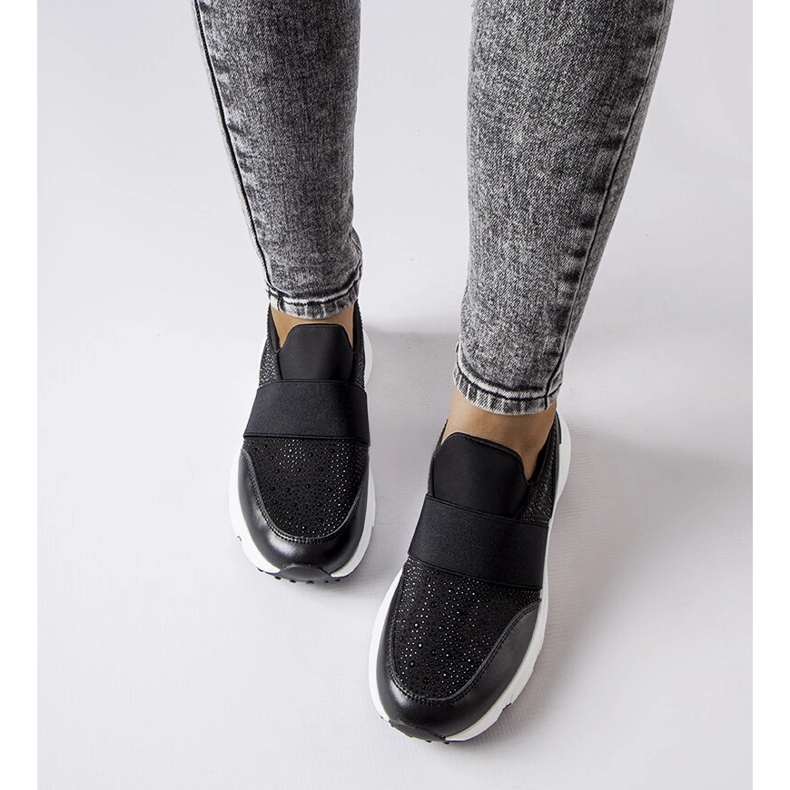 Baskets noires avec strass de chez Algiso 1