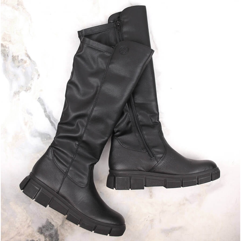 Bottes pour femmes en cuir noir confortables et isolées par Rieker le noir 1