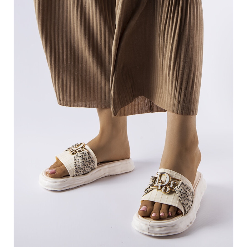 Claquettes décoratives en caoutchouc beige de Bérard 1 Claquettes décoratives en caoutchouc beige de Bérard 1