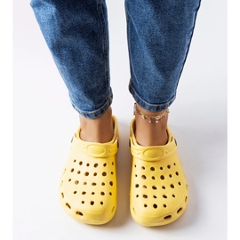 Chaussons fermés en mousse jaune Kleist 1
