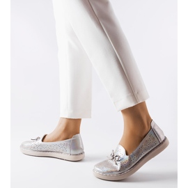 Mocassins gris brillants à motif ajouré Elodia 1