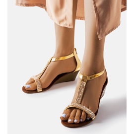 Sandales compensées dorées de Suaredda d'or 2