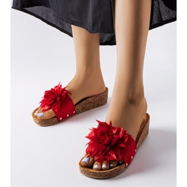 Sandales rouges avec une fleur sur une semelle en liège d'Anjali 2