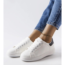 Baskets blanches avec empiècement noir Ingle 1