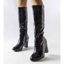 Bottines noires matelassées en crocodile à motif Medhane le noir 1