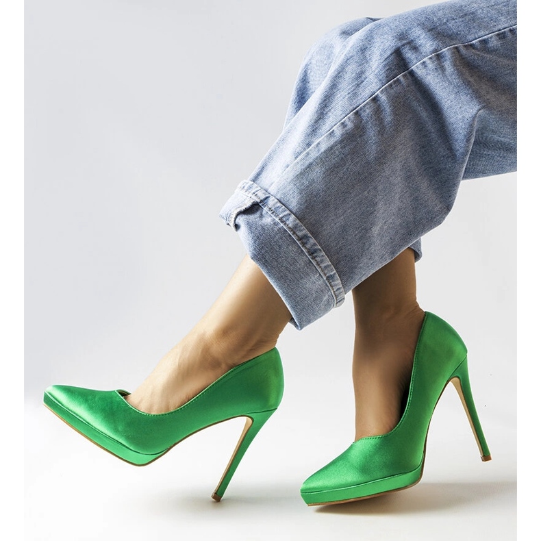 Escarpins en satin vert de Silje 1