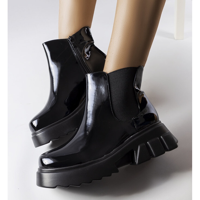 Bottes isolées laquées noires Delit le noir 1