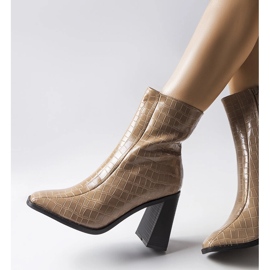 Bottines isolées beiges à motif crocodile Belluci 2