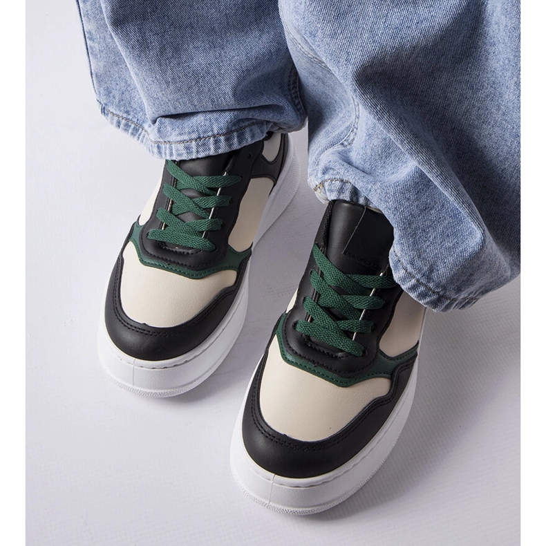 Baskets noires et vertes sur la plateforme Baron 1