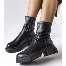 Bottes isolées noires de Helvi le noir 1