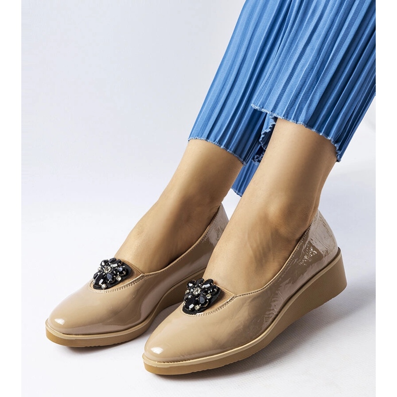 Ballerines laquées beiges avec embellissement Mellori 1