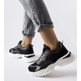 Inna Baskets noires avec bande de roulement visible de Rosita 1