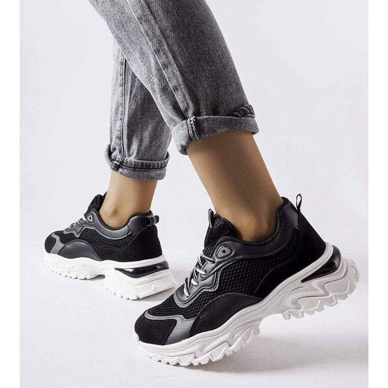 Inna Baskets noires avec bande de roulement visible de Rosita 1