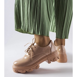 Chaussures en cuir verni beige Kelly 1