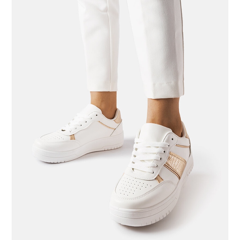 Baskets de sport blanches et dorées de Parme 1 Baskets de sport blanches et dorées de Parme 1