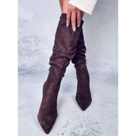 Bottes classiques à talons hauts par Danielle Brown brun 2
