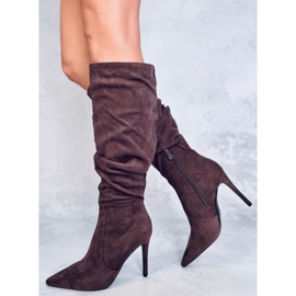 Bottes classiques à talons hauts par Danielle Brown brun 3