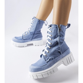 Bottes Crispiero isolées bleues 3