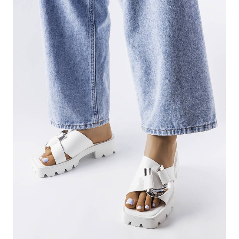 Tongs blanches à semelles de tracteur de Carceri 1 Tongs blanches à semelles de tracteur de Carceri 1