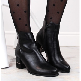 Bottines Chelsea chaudes noires sur le poteau par M. Daszyński 2