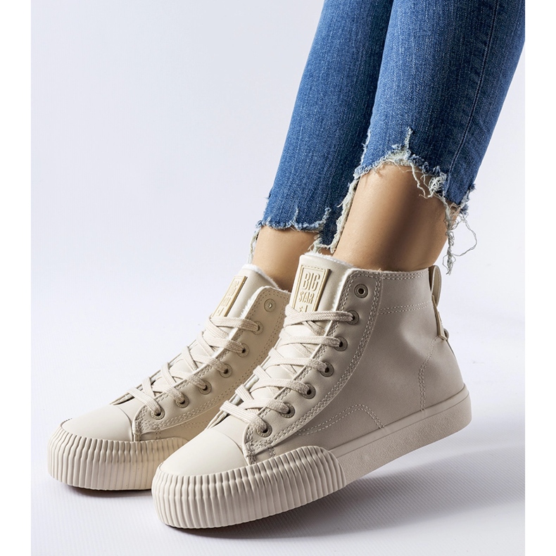 Baskets isolées beiges Big Star MM274018 1 Baskets isolées beiges Big Star MM274018 1