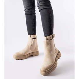Bottines beiges avec fermoir décoratif par Abela 1