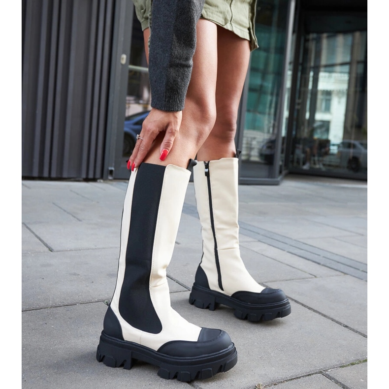 Bottes massives beiges à bande de roulement par Barrios 2