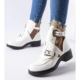 Bottines blanches à découpes de Sperone 1