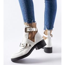 Bottines blanches à découpes de Sperone 2