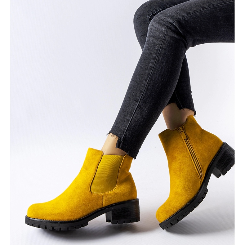 Bottines jaunes à talons bas de L'Anglais 1