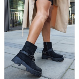 Bottines noires avec bracelet décoratif 2